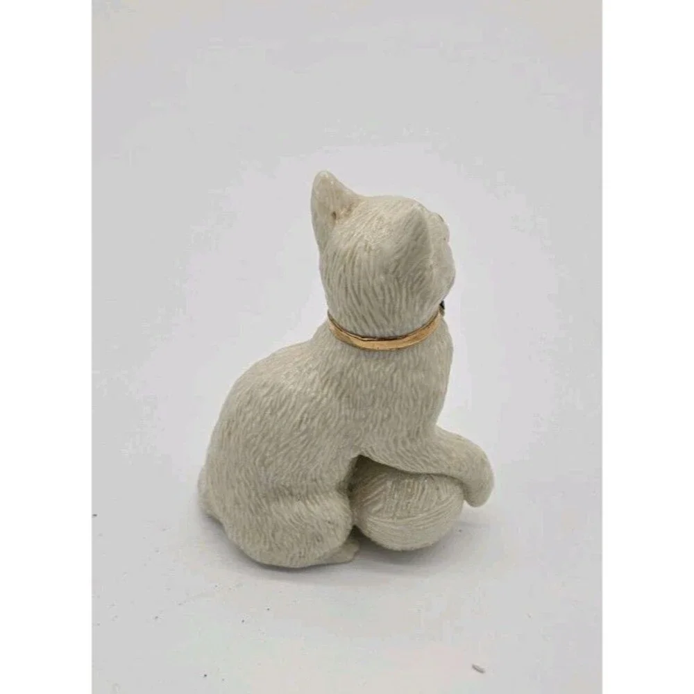 Vintage Lenox Porcelain Cat Ball of Yarn with Birthstone Collar